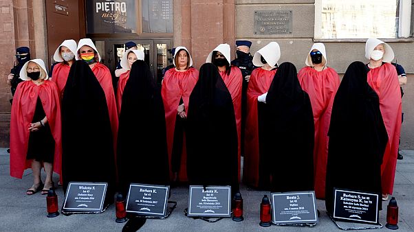 Organizaciones de derechos de la mujer de Polonia protestan contra los planes del Gobierno de retirarse de la Convención de Estambul. Organizaciones de derechos de la mujer de Polonia protestan contra los planes del Gobierno de retirarse de la Convención de Estambul.