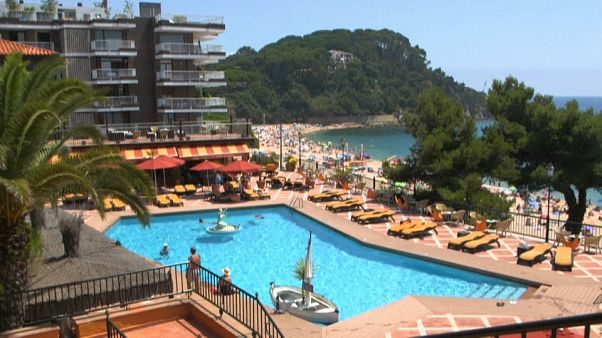 Novos surtos na Catalunha comprometem turismo Novos surtos na Catalunha comprometem turismo