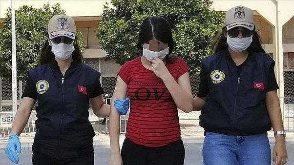 PYD liderlerinden Salih Müslim'in yeğeni Mersin'de teslim olduktan sonra serbest bırakıldı PYD liderlerinden Salih Müslim'in yeğeni Mersin'de teslim olduktan sonra serbest bırakıldı