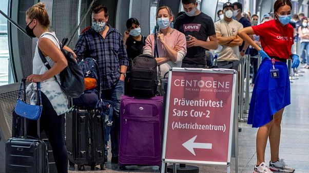 Warten auf den Test am Flughafen Frankfurt Warten auf den Test am Flughafen Frankfurt
