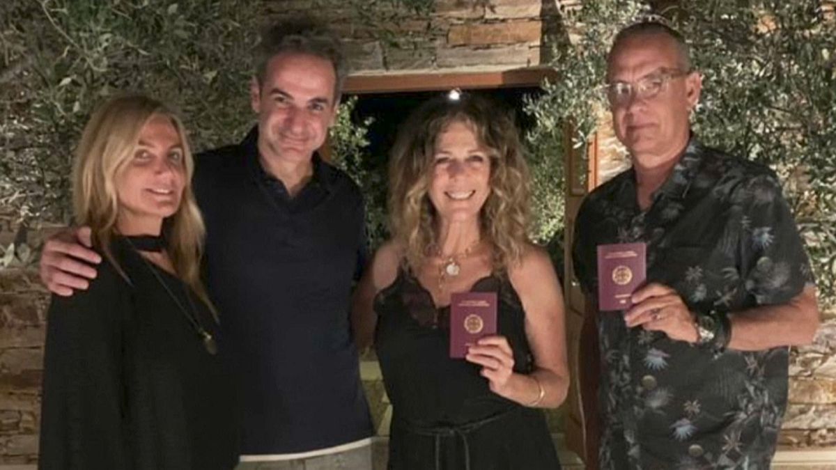 فيديو: توم هانكس وزوجته يحصلان على الجنسية اليونانية