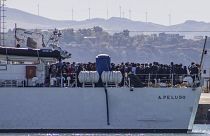 Újabb menekülthajó kötött ki Lampedusán