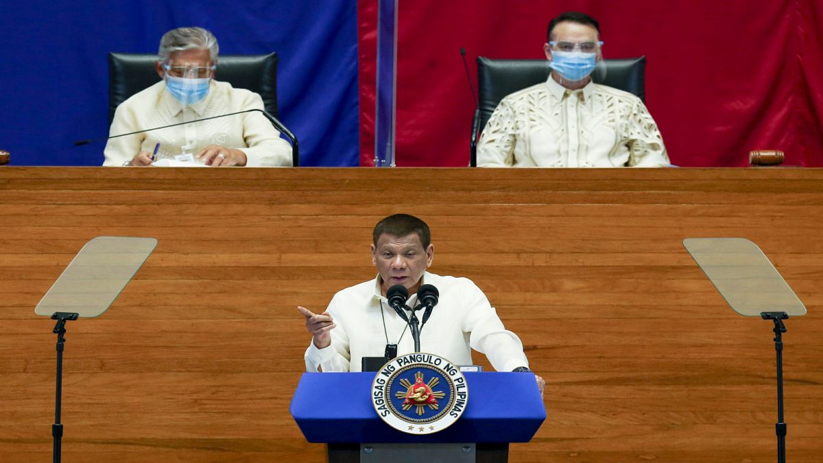 الرئيس الفليبيني رودريغو دوتيرتي يتحدث في برلمان بلاده