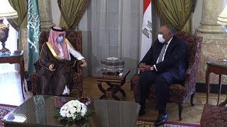 Mısır ve Suudi Arabistan dışişleri bakanları Kahire'de buluştu