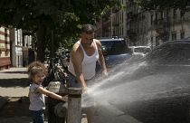 Nicht nur Kinder in New York freuen sich bei glühender Hitze über die Wasserspender