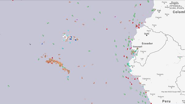 Hatalmas kínai flotta halászik Galápagos mellett Hatalmas kínai flotta halászik Galápagos mellett