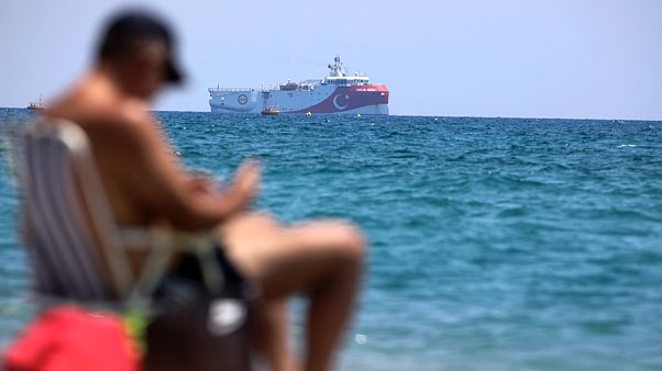 Antalya kıyılarından Doğu Akdeniz'de çalışmalar yapan Türkiye'nin sismik araştırma gemisi Oruç Reis görülüyor Antalya kıyılarından Doğu Akdeniz'de çalışmalar yapan Türkiye'nin sismik araştırma gemisi Oruç Reis görülüyor
