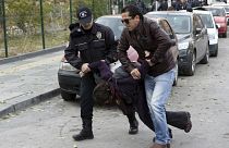 Ankara'da gözaltına alınan bir gösterici (arşiv) 