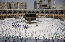Una panoramica dell'interno della Mecca.
