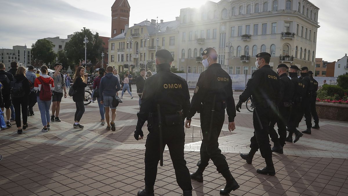 الشرطة البيلاروسية تغلق ساحة في مينسك 15 يوليو 2020.