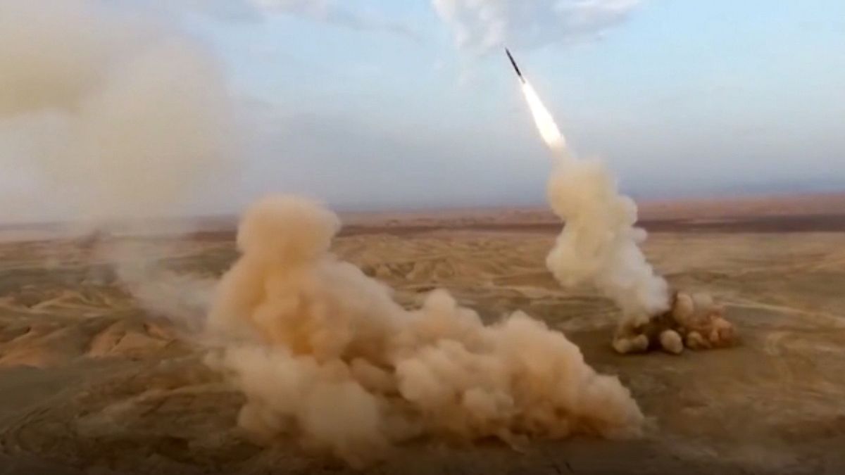 Iranische Raketen starten aus einer Untergrund-Basis an einem unbekannten Ort.