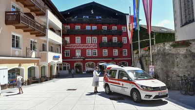 Covid-19: Prisão e multa para infetados que não cumpram quarentena na Áustria