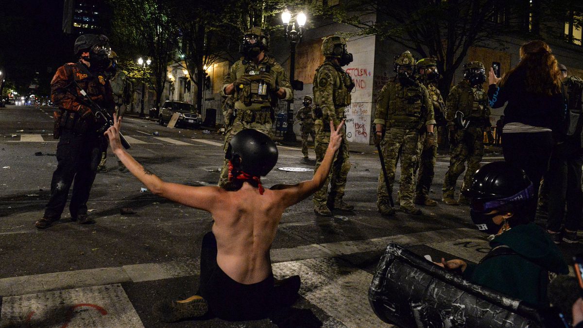 Manifestantes têm confrontado as tropas federais mobilizadas em Portland