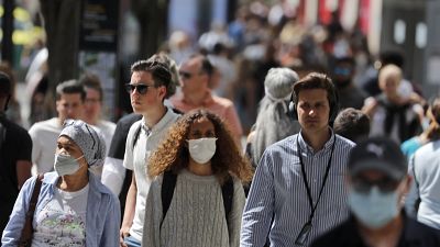 Uso de máscara não convence os britânicos