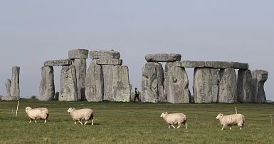 Stonehenge megalitleri: Bilim insanları 5 bin yıllık 'asılı taşlar'ın  gizemini çözdü | Euronews