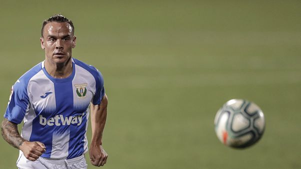 اللاعب ليجانيس روكي ميسا خلال مباراة الدوري الإسباني لكرة القدم بين ليجانيس وريال مدريد على ملعب بوتارك قرب مدريد في التاسع عشر من شهر تموز/يوليو الجاري اللاعب ليجانيس روكي ميسا خلال مباراة الدوري الإسباني لكرة القدم بين ليجانيس وريال مدريد على ملعب بوتارك قرب مدريد في التاسع عشر من شهر تموز/يوليو الجاري
