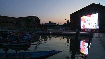 Cine y góndolas en Venecia