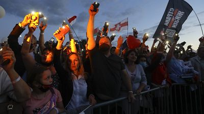 شاهد: الآلاف يشاركون في أكبر تجمع للمعارضة منذ عقود في روسيا البيضاء