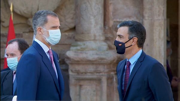 Felipe VI junto al presidente español Pedro Sánchez Felipe VI junto al presidente español Pedro Sánchez