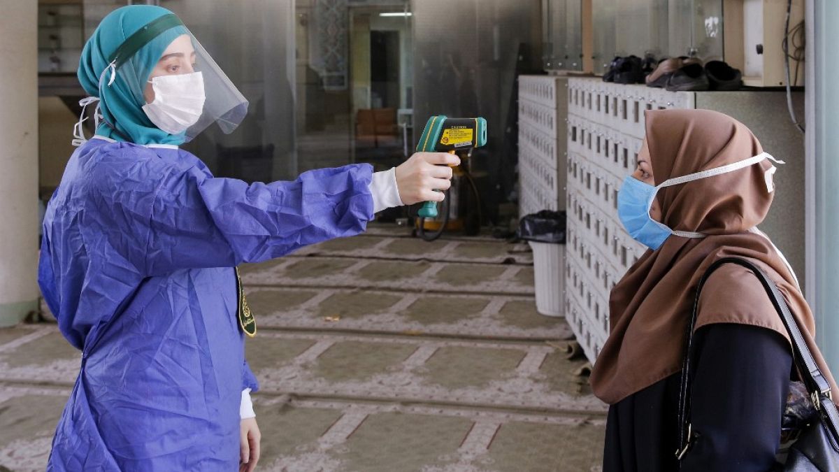 طبق آمار رسمی ایران طی ۲۴ ساعت گذشته ۲۱۶ نفر دیگر قربانی ویروس کرونا شدند