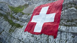 Suíça celebra Dia Nacional com homenagem a "heróis" da pandemia