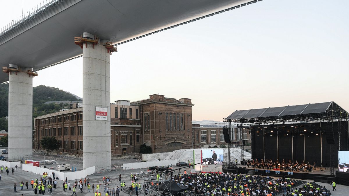 Az új híd építőinek tiszteletére rendezett koncert július végén