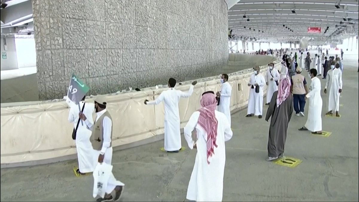 Miles de musulmanes "apedrean al diablo" en el último ritual de la peregrinación a la Meca