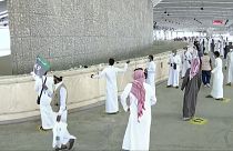 Miles de musulmanes "apedrean al diablo" en el último ritual de la peregrinación a la Meca