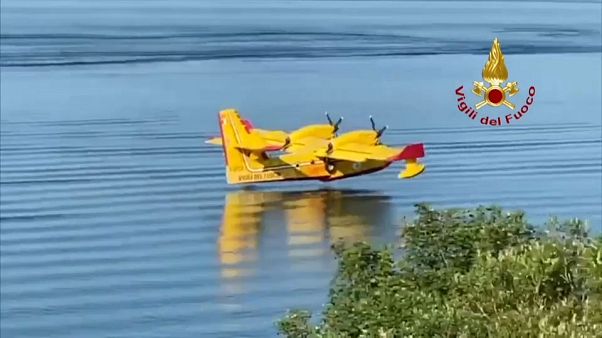 Un Canadair dei Vigili del Fuoco Un Canadair dei Vigili del Fuoco
