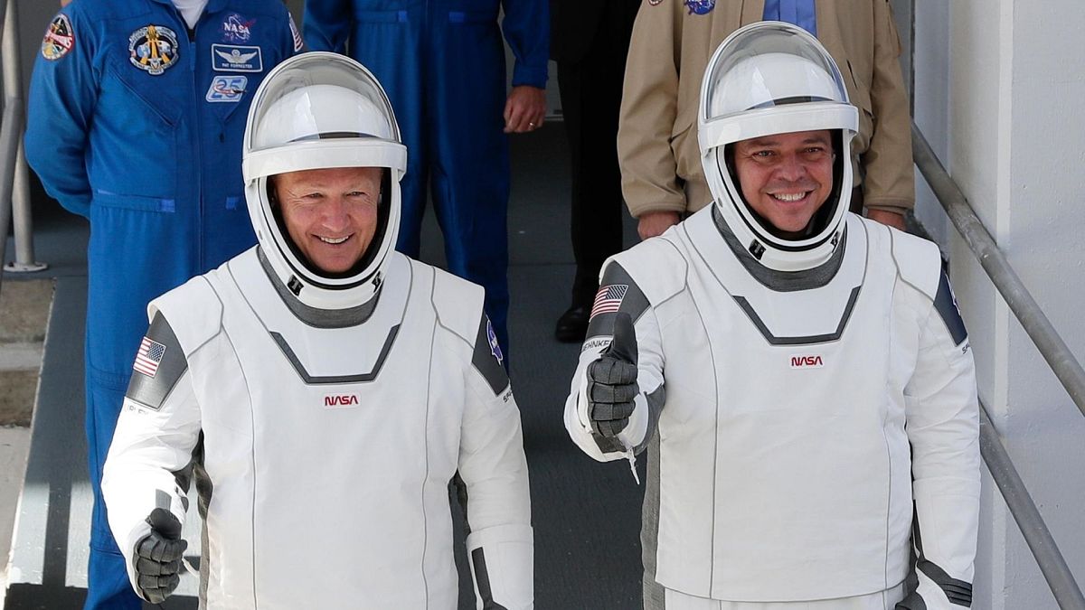 دو فضانورد دراگن از سفر تاریخی به زمین بازگشتند