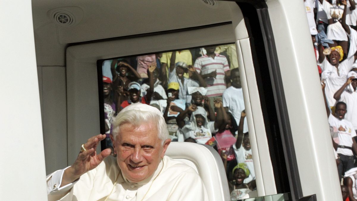 Papa Bento XVI doente e "muito frágil"