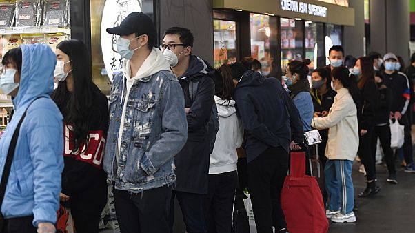 Habitants de Melbourne faisant la queue devant un supermarché le 2 août 2020 Habitants de Melbourne faisant la queue devant un supermarché le 2 août 2020