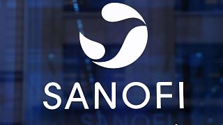 Le logo de Sanofi sur le siège social de la compagnie à Paris, le 7 février 2019