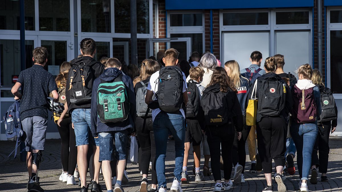 طلاب يعودون إلى المدارس في ألمانيا 