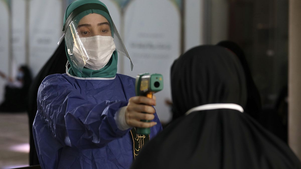 Rekordszámú koronavírus-fertőzés Iránban - lehet, hogy a valós szám még több?