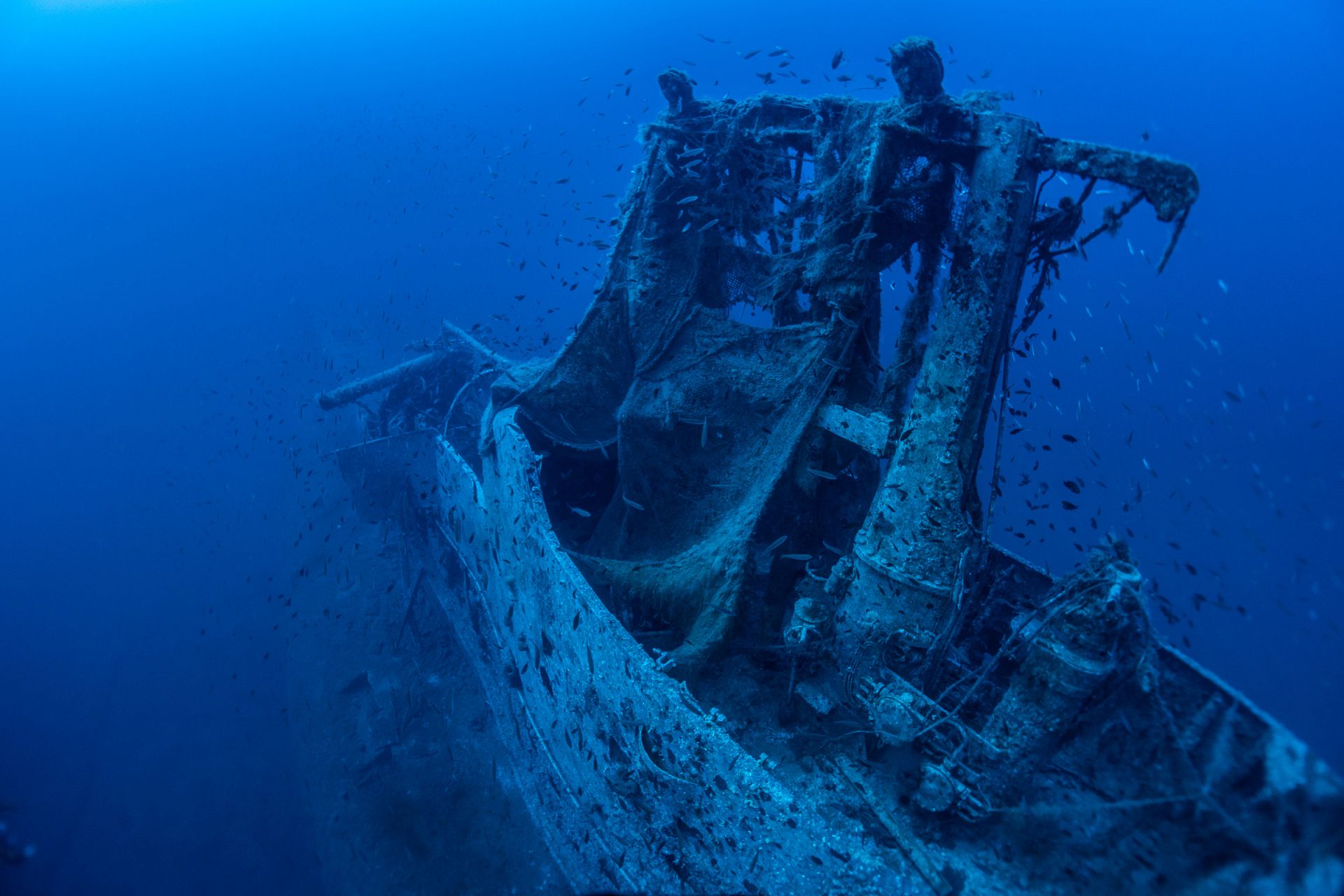 Divers clean 'ghost nets' off old WWII submarine in attempt to save ...