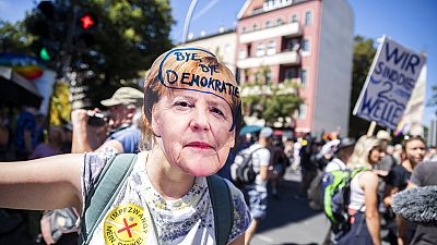 Berlin hükümetinden maske karşıtı eyleme tepki: Haklarınızı suistimal ediyorsunuz