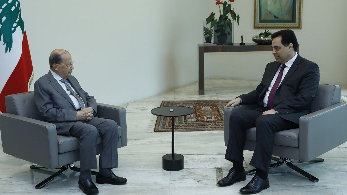 رئيس الجمهورية اللبناني ميشال عون ورئيس الحكومة حسان دياب
