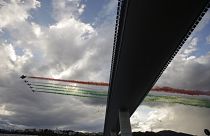 İtalya: Cenova'da 43 kişinin hayatını kaybettiği köprü yenilendi, kurban yakınları törene tepkili