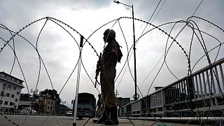 Hindistan protestoları engellemek için Cammu Keşmir'de sokağa çıkma yasağı ilan etti