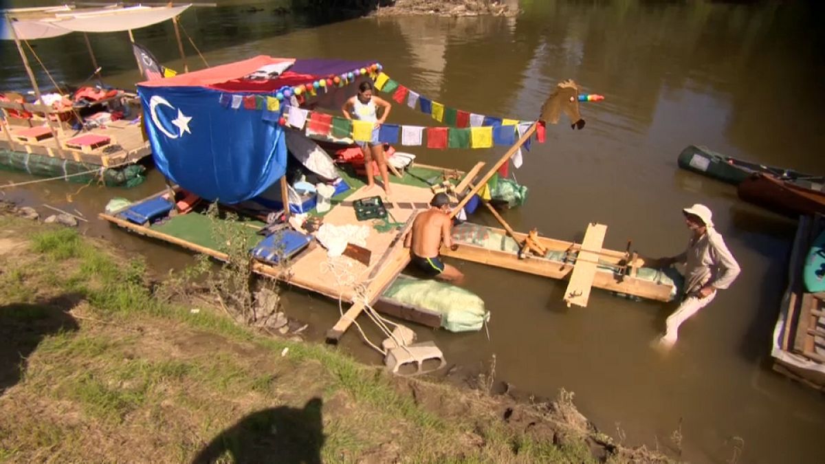 Remar contra o plástico no rio Tisza