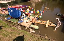 Hongrie : course de bateaux en mode "écolo" sur la rivière Tisza