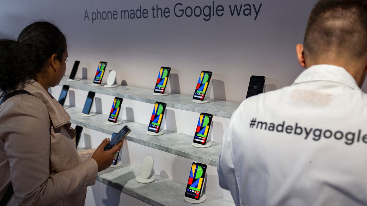 "غوغل" تكشف عن نموذج جديد من هواتف "بيكسل" مزود بشريحة ذكية