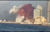 Imensa explosão arrasa porto de Beirute e provoca milhares de vítimas