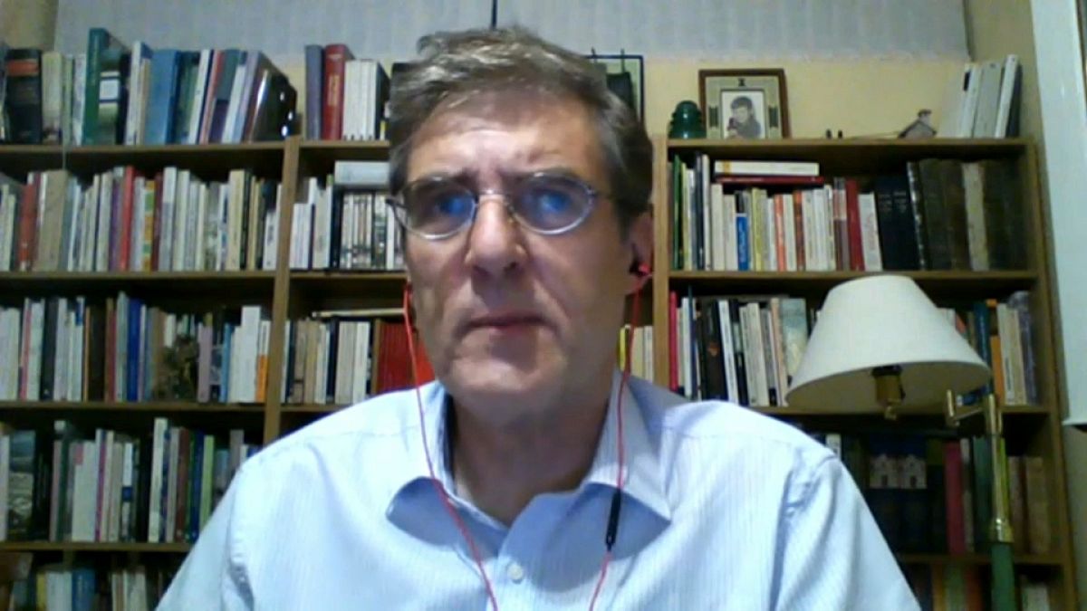 Agustín Ruiz Robledo "Fuera de España, el rey solo es inviolable como