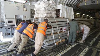مساعدات قطرية في طريقها إلى بيروت