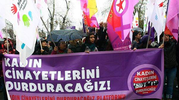 Ankara'da kadın cinayetlerine karşı yürüyüş (arşiv) Ankara'da kadın cinayetlerine karşı yürüyüş (arşiv)