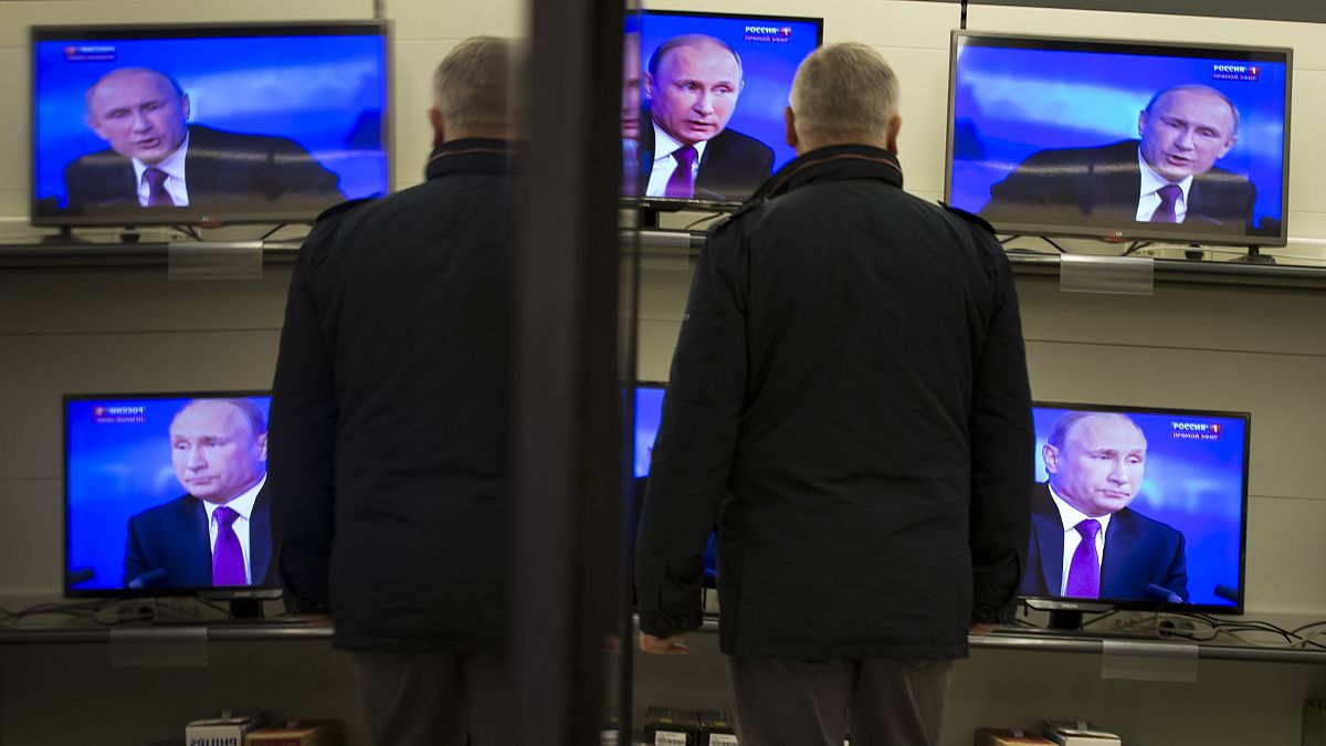 Владимир Путин на экранах телевизоров 18 декабря 2014.
