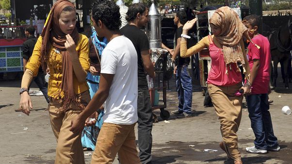صورة أرشيفية لتحرش شبان بعدد من الفتيات في أول أيام عيد الفطر عام ٢٠١٩ صورة أرشيفية لتحرش شبان بعدد من الفتيات في أول أيام عيد الفطر عام ٢٠١٩