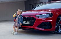 Audi'nin tartışmalara neden olan kız çocuklu reklamı.